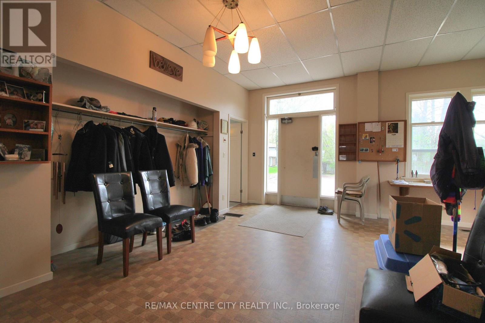 12 Chester Street, St. Thomas, Ontario  N5R 1T8 - Photo 8 - X12465385