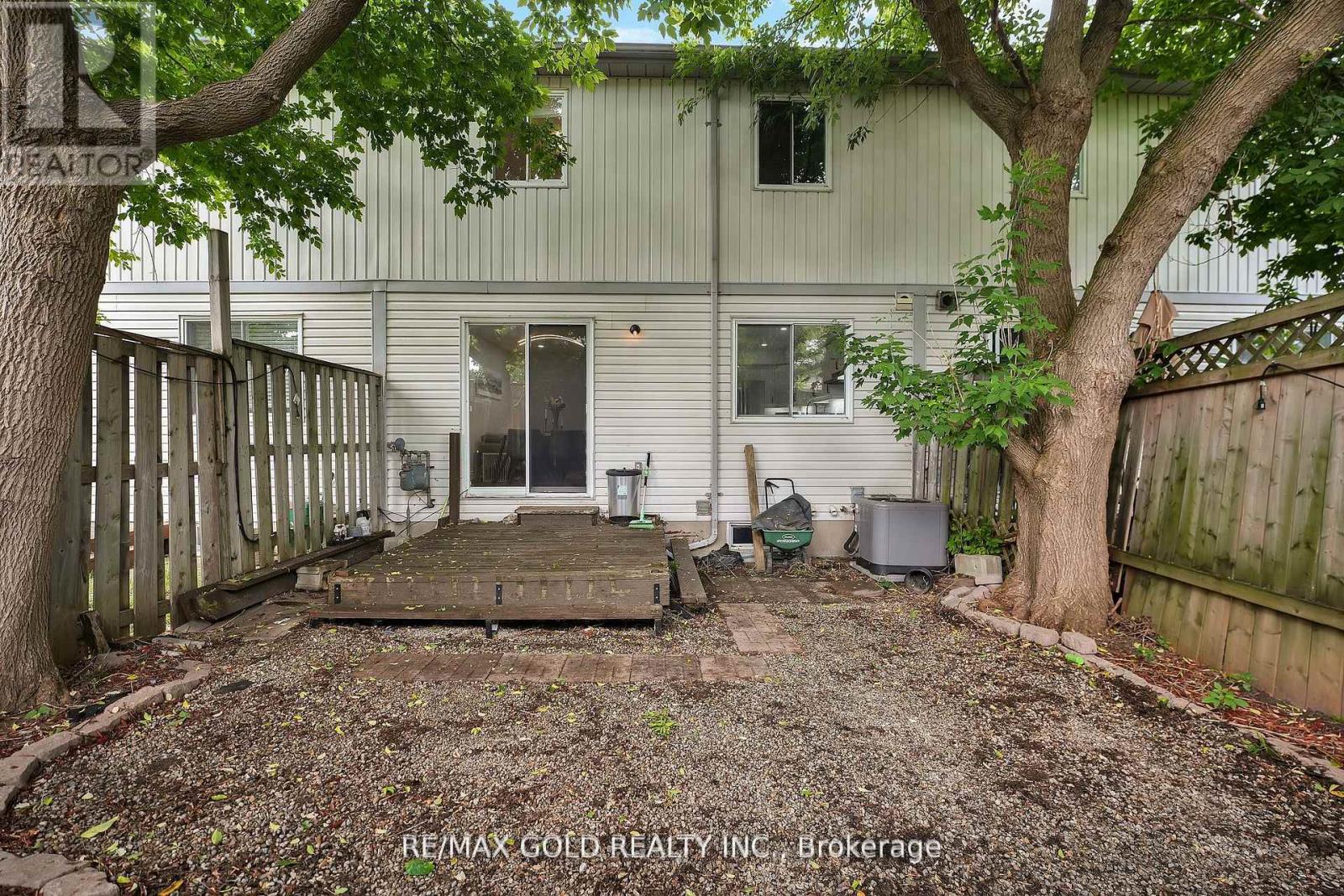34 - 90 Mooregate Crescent, Kitchener, Ontario  N2M 5P7 - Photo 4 - X12465045