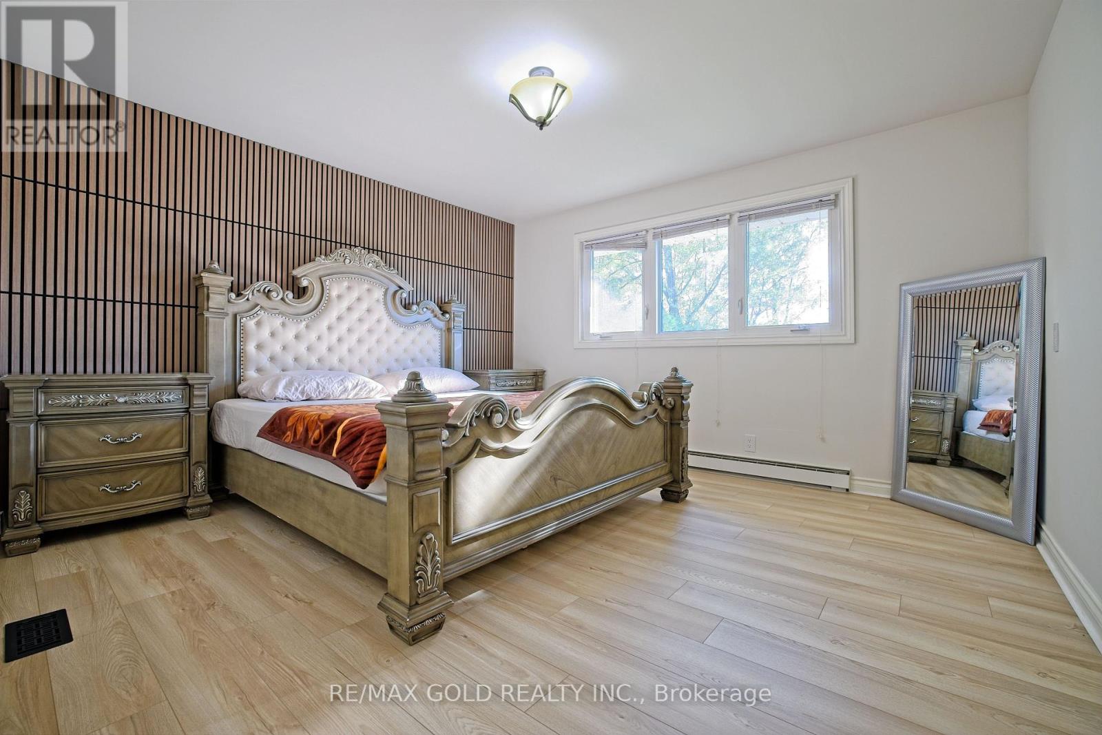 32 Oriole Avenue, Hamilton, Ontario  L8E 5E4 - Photo 14 - X12465051