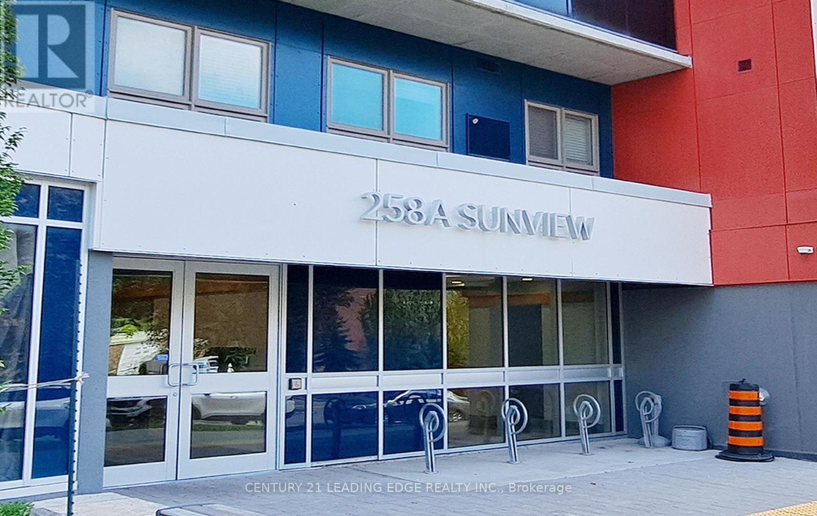 138 - 258a Sunview Street, Waterloo, Ontario  N2L 0H6 - Photo 2 - X12465092