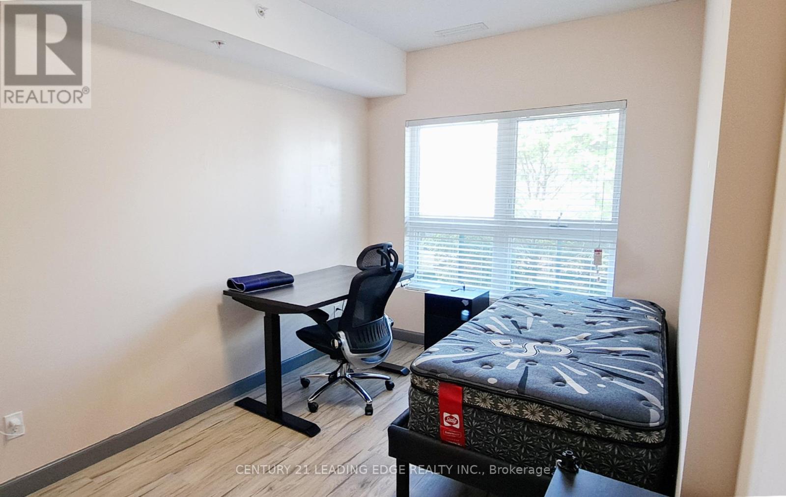 138 - 258a Sunview Street, Waterloo, Ontario  N2L 0H6 - Photo 6 - X12465092