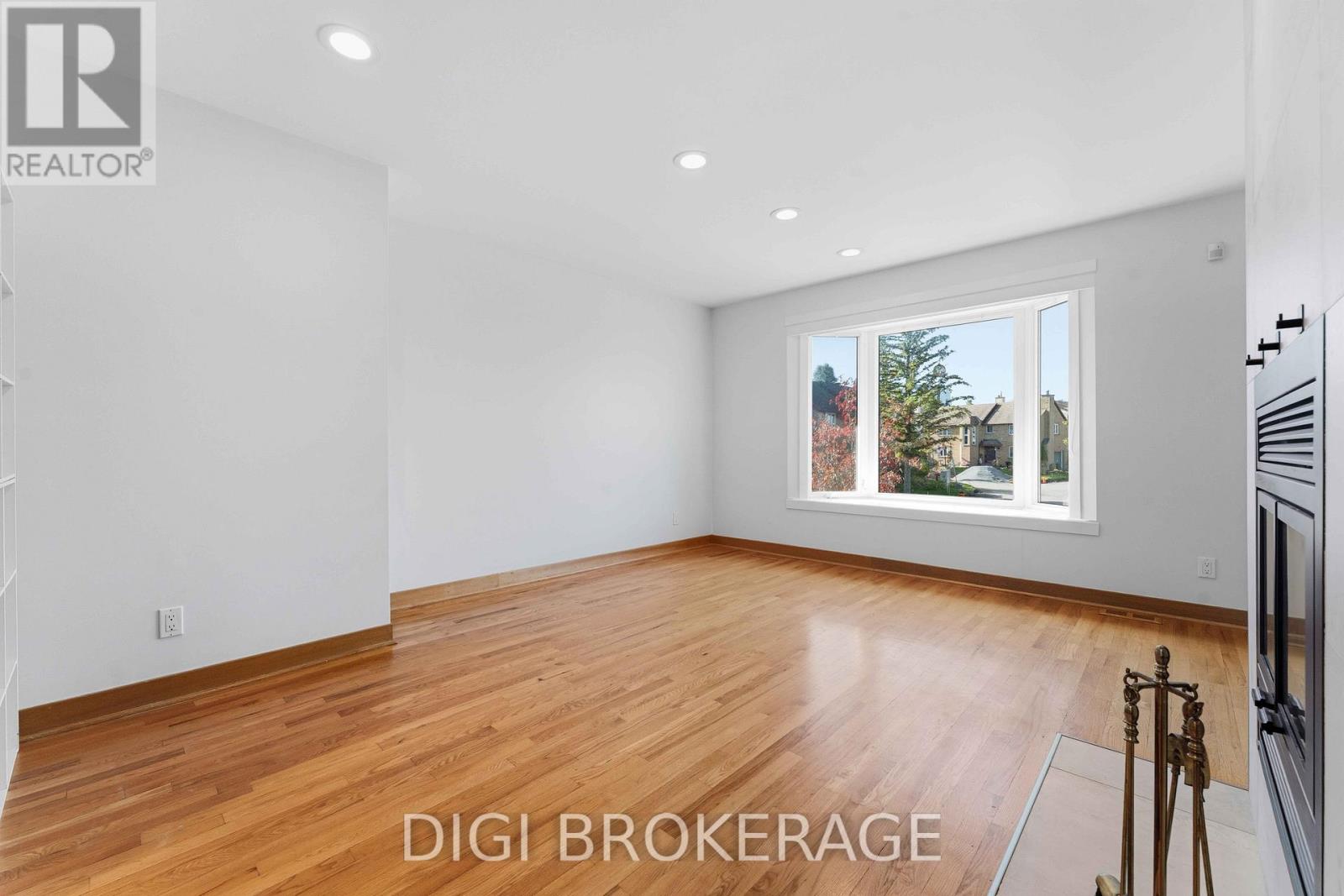 98 Gillespie Crescent, Ottawa, Ontario  K1V 0J2 - Photo 10 - X12465269