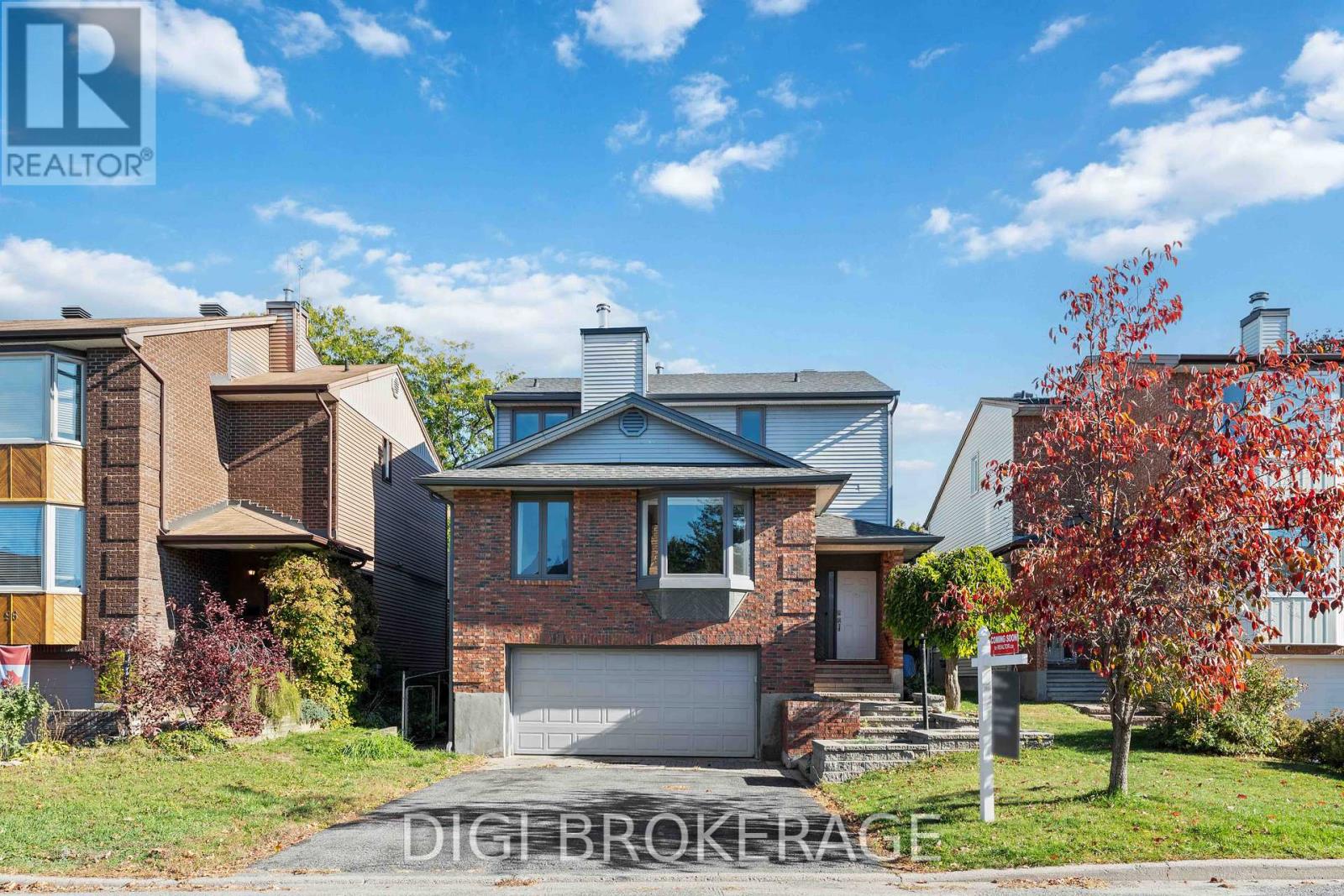 98 Gillespie Crescent, Ottawa, Ontario  K1V 0J2 - Photo 2 - X12465269