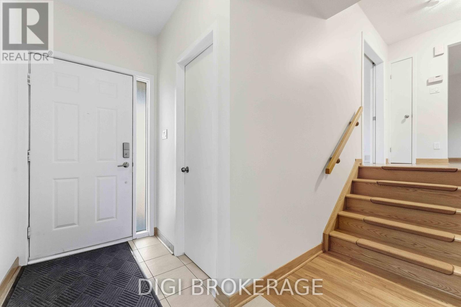 98 Gillespie Crescent, Ottawa, Ontario  K1V 0J2 - Photo 5 - X12465269