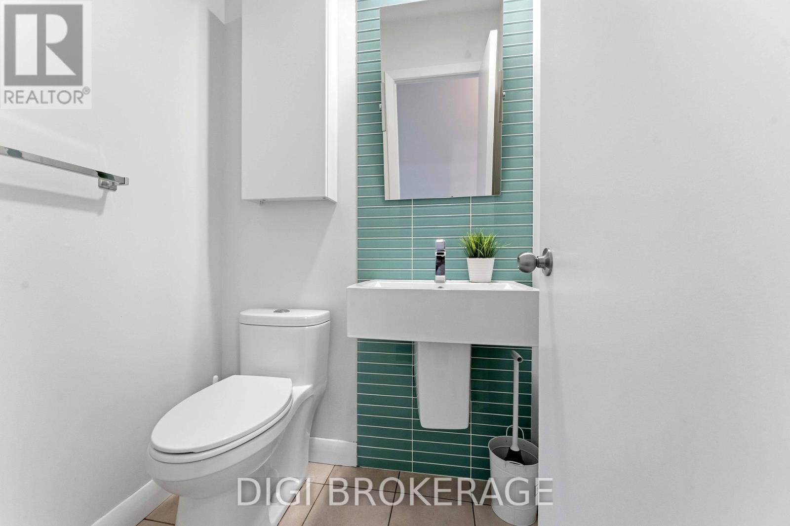98 Gillespie Crescent, Ottawa, Ontario  K1V 0J2 - Photo 7 - X12465269