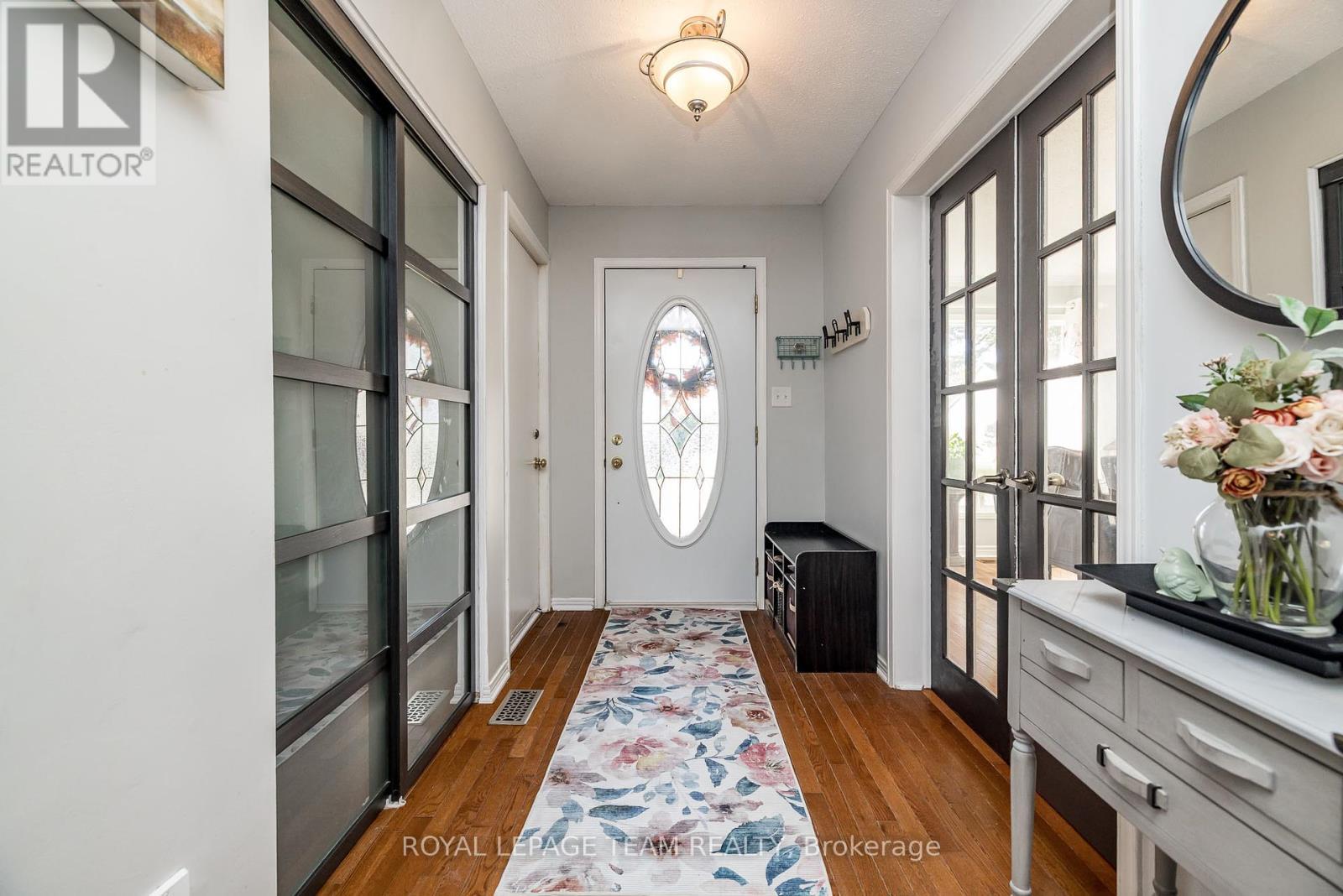 19 Mclennan Way, Ottawa, Ontario  K2L 2N1 - Photo 2 - X12465311