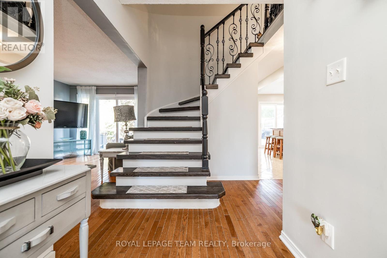 19 Mclennan Way, Ottawa, Ontario  K2L 2N1 - Photo 3 - X12465311