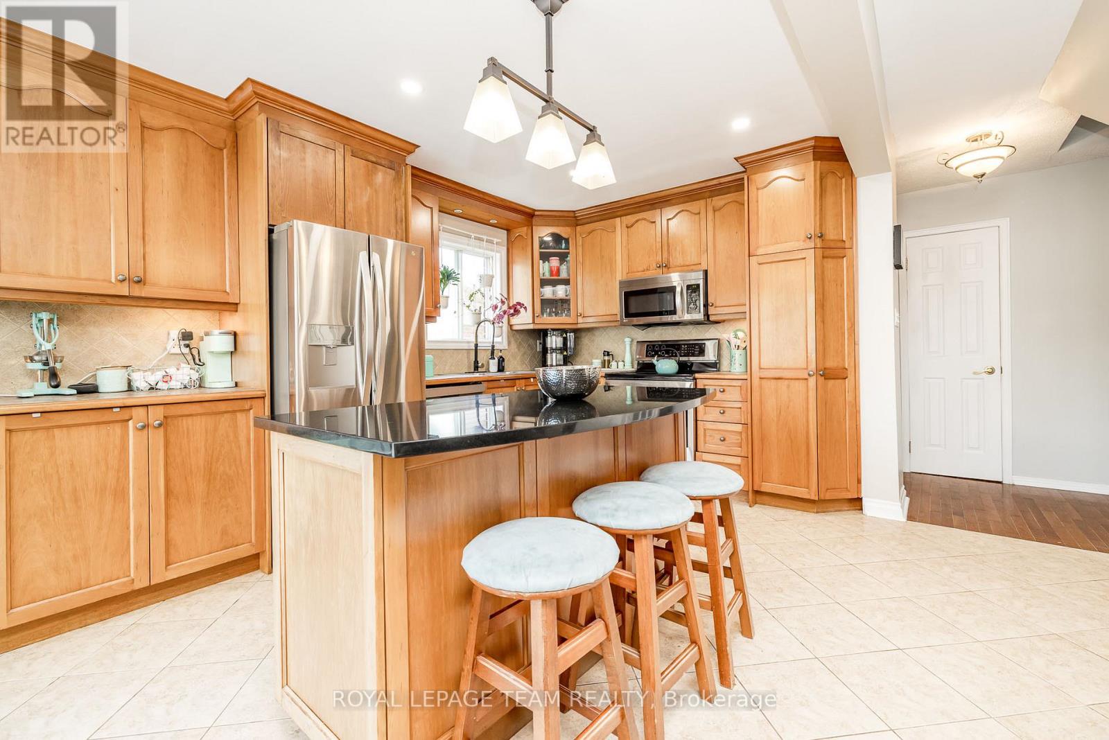 19 Mclennan Way, Ottawa, Ontario  K2L 2N1 - Photo 5 - X12465311