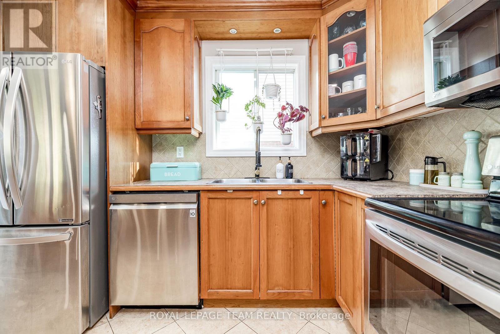 19 Mclennan Way, Ottawa, Ontario  K2L 2N1 - Photo 6 - X12465311