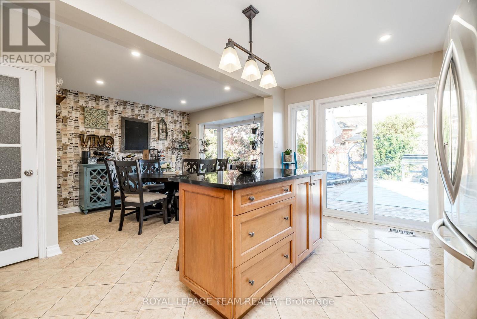 19 Mclennan Way, Ottawa, Ontario  K2L 2N1 - Photo 9 - X12465311