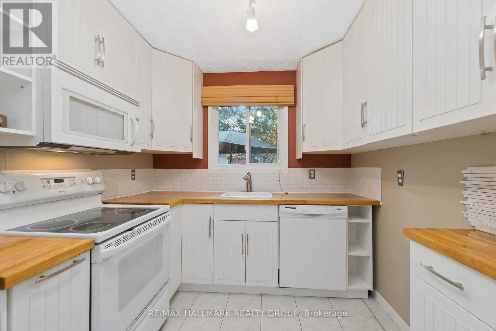 3 Ashbury Place, Ottawa, Ontario  K1M 1H3 - Photo 11 - X12465342