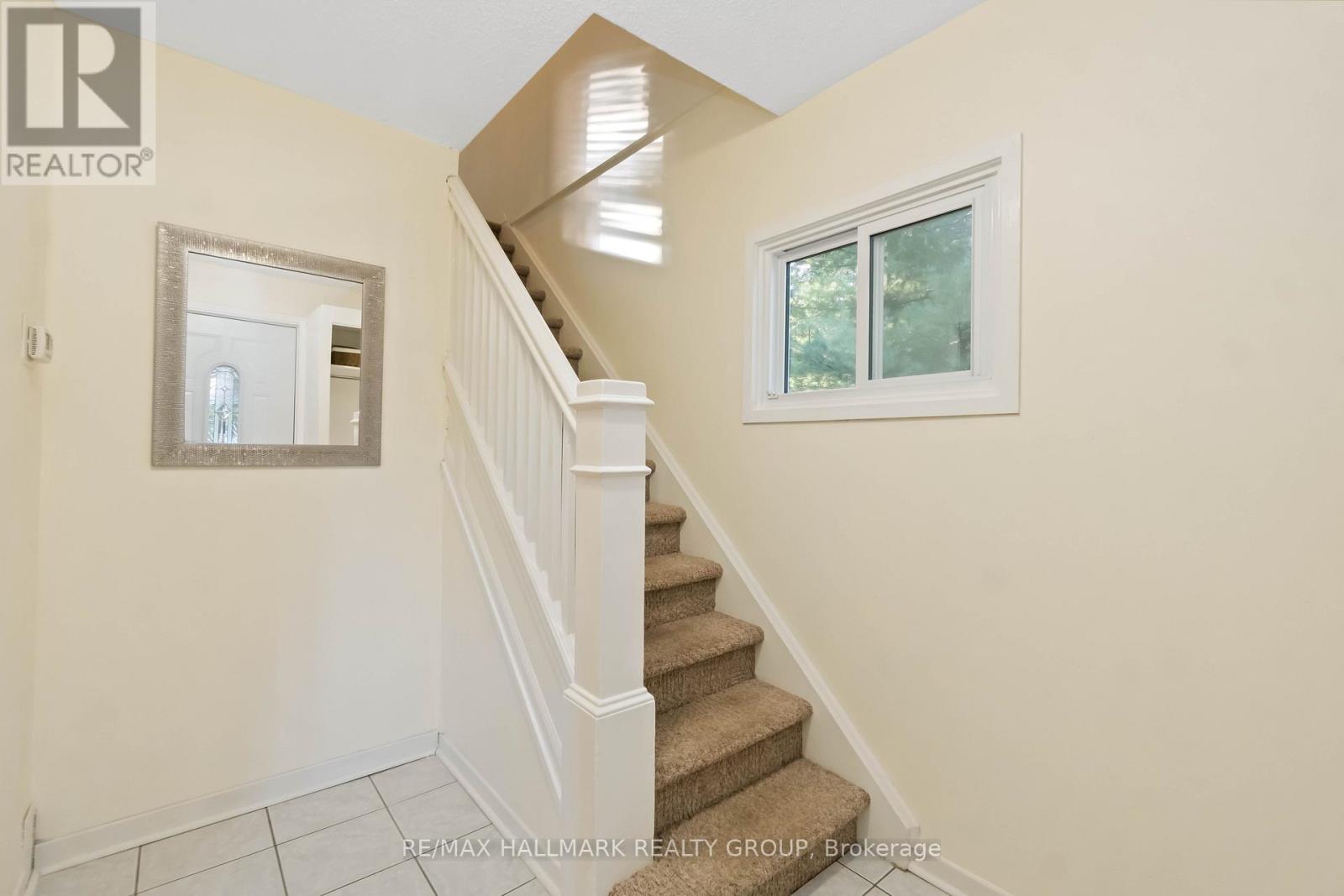 3 Ashbury Place, Ottawa, Ontario  K1M 1H3 - Photo 4 - X12465342