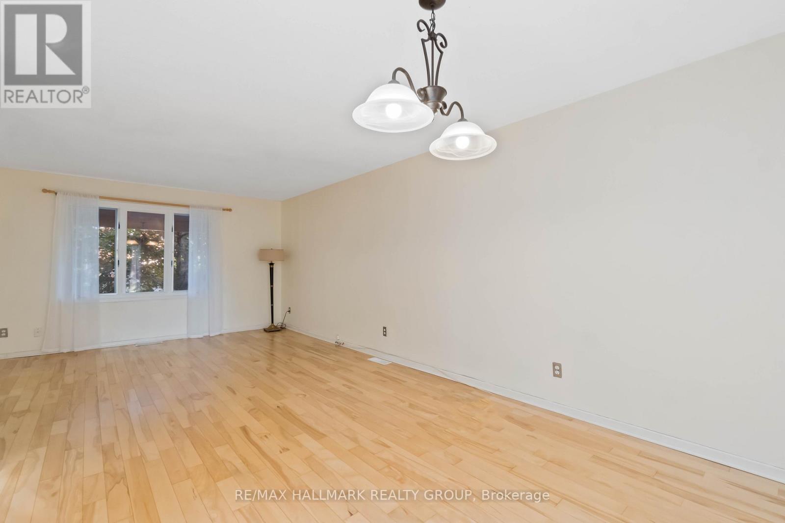 3 Ashbury Place, Ottawa, Ontario  K1M 1H3 - Photo 8 - X12465342
