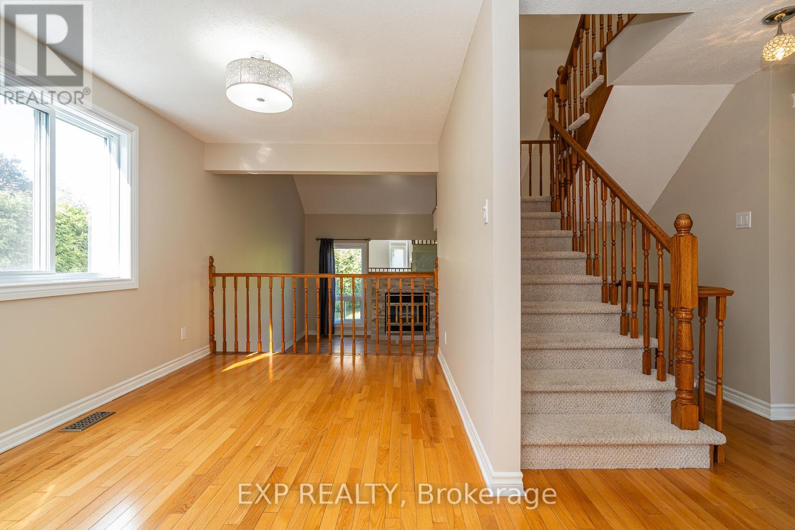 32 Maple View Crescent, Ottawa, Ontario  K2G 5J6 - Photo 11 - X12465357
