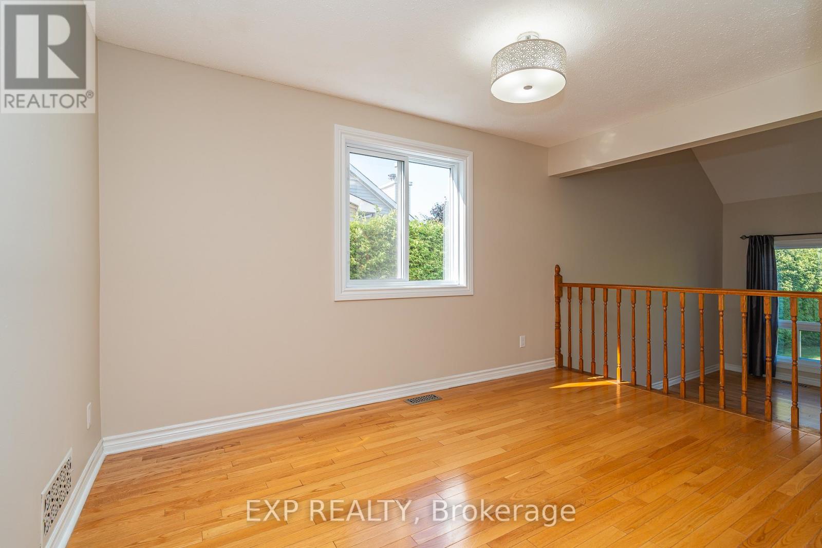 32 Maple View Crescent, Ottawa, Ontario  K2G 5J6 - Photo 12 - X12465357
