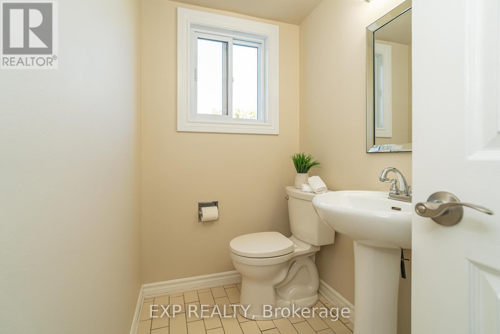 32 Maple View Crescent, Ottawa, Ontario  K2G 5J6 - Photo 16 - X12465357