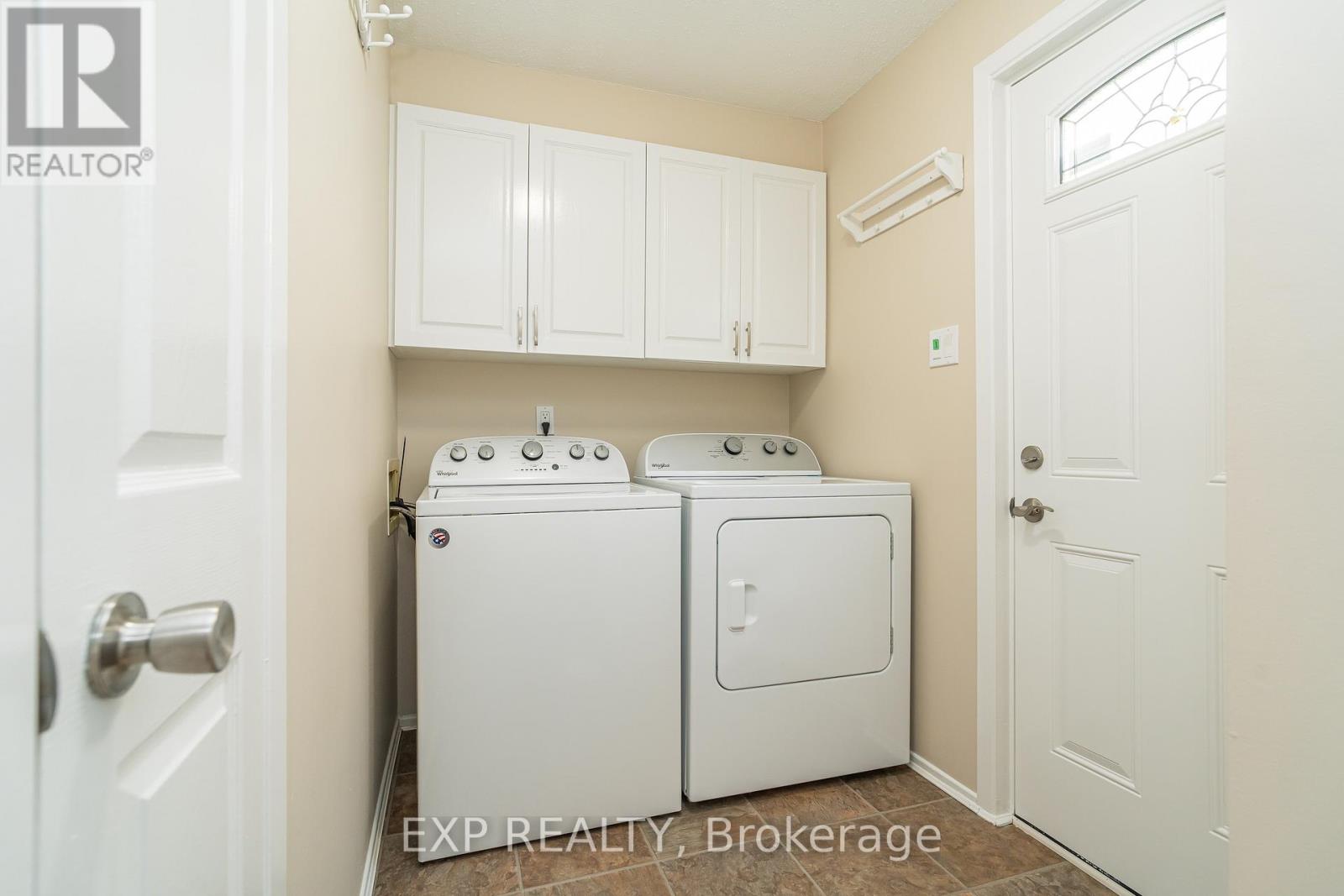 32 Maple View Crescent, Ottawa, Ontario  K2G 5J6 - Photo 18 - X12465357