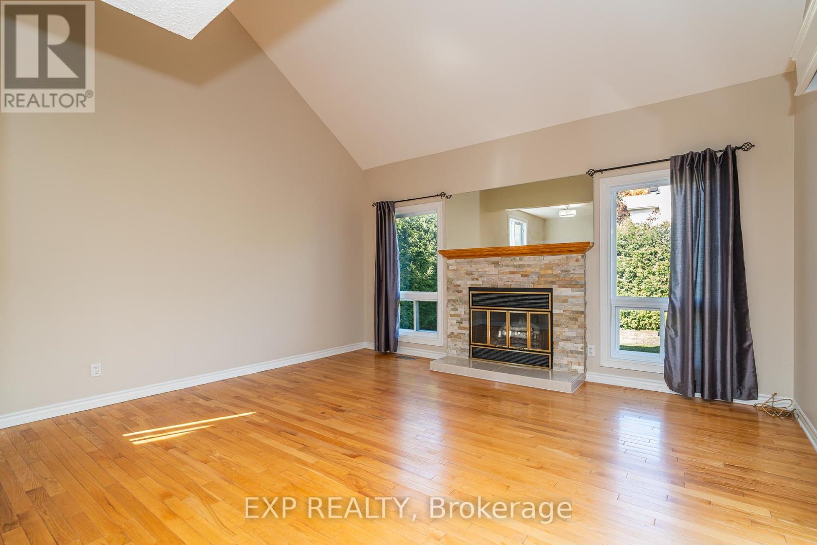 32 Maple View Crescent, Ottawa, Ontario  K2G 5J6 - Photo 20 - X12465357