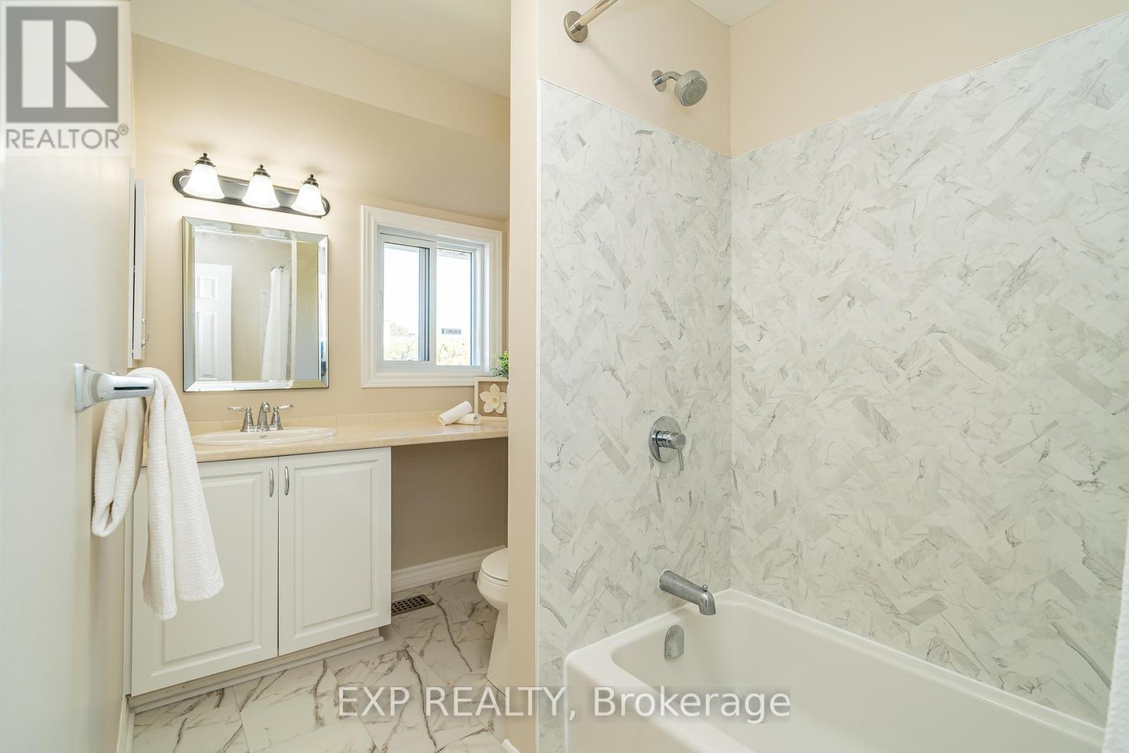32 Maple View Crescent, Ottawa, Ontario  K2G 5J6 - Photo 28 - X12465357