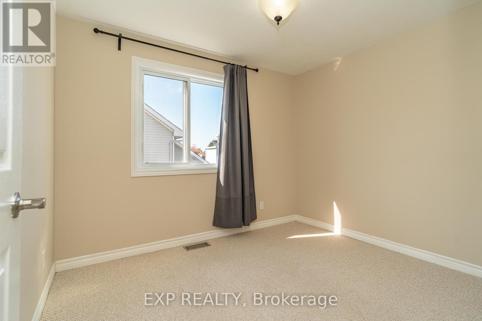 32 Maple View Crescent, Ottawa, Ontario  K2G 5J6 - Photo 29 - X12465357