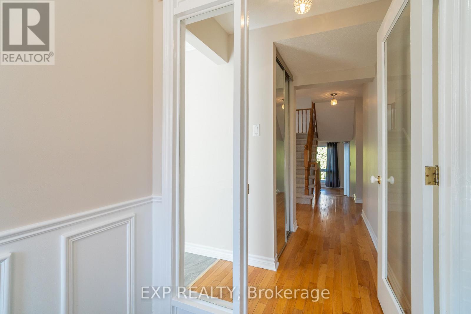 32 Maple View Crescent, Ottawa, Ontario  K2G 5J6 - Photo 3 - X12465357