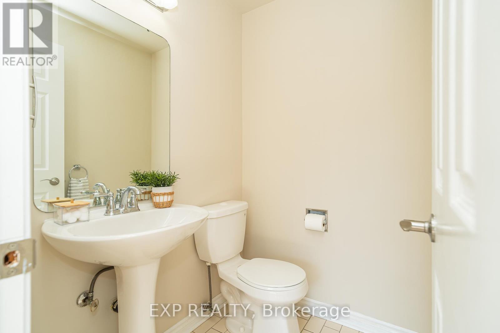 32 Maple View Crescent, Ottawa, Ontario  K2G 5J6 - Photo 38 - X12465357