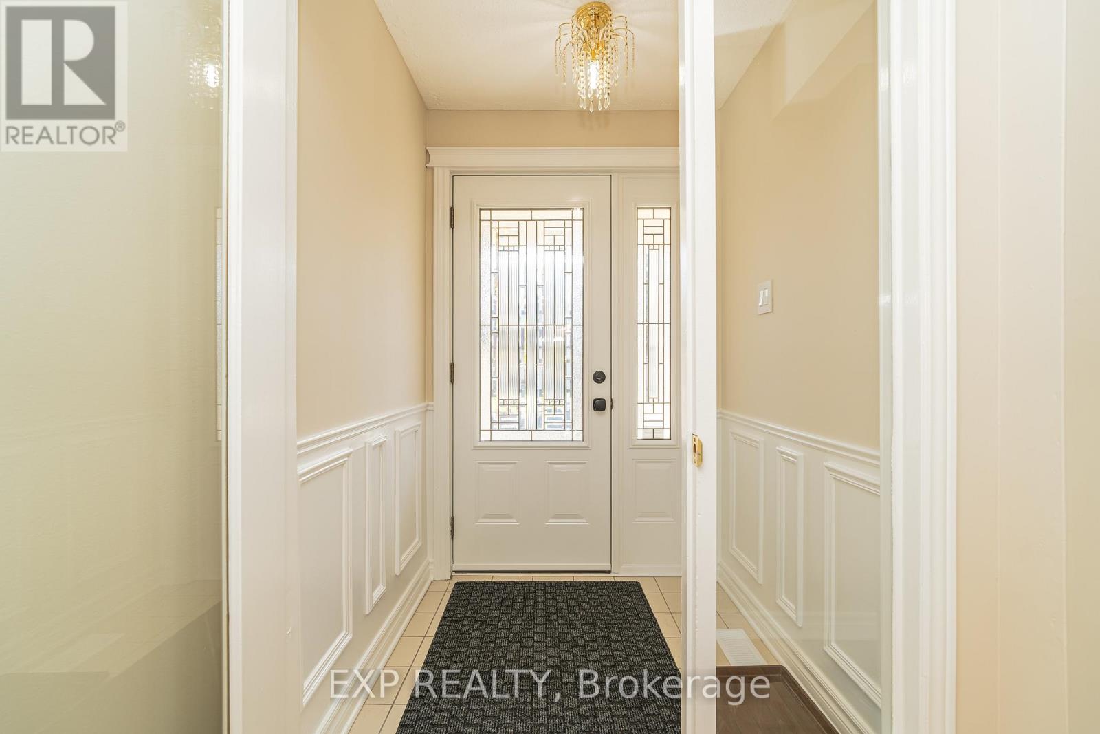 32 Maple View Crescent, Ottawa, Ontario  K2G 5J6 - Photo 4 - X12465357