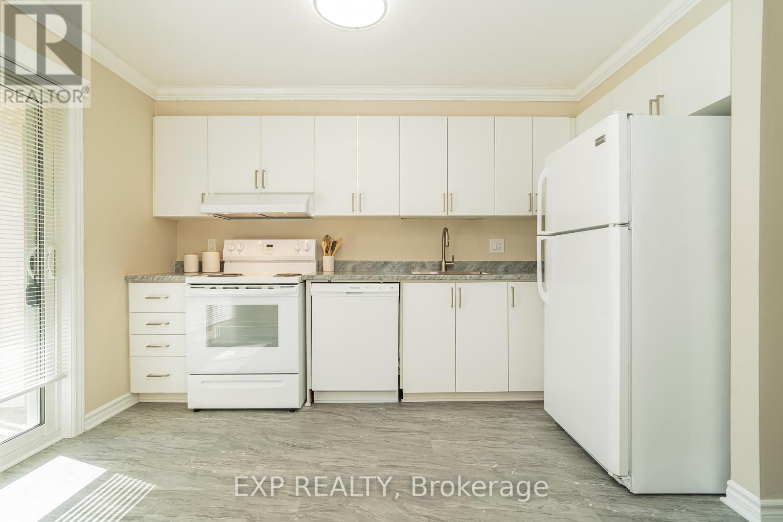 32 Maple View Crescent, Ottawa, Ontario  K2G 5J6 - Photo 6 - X12465357
