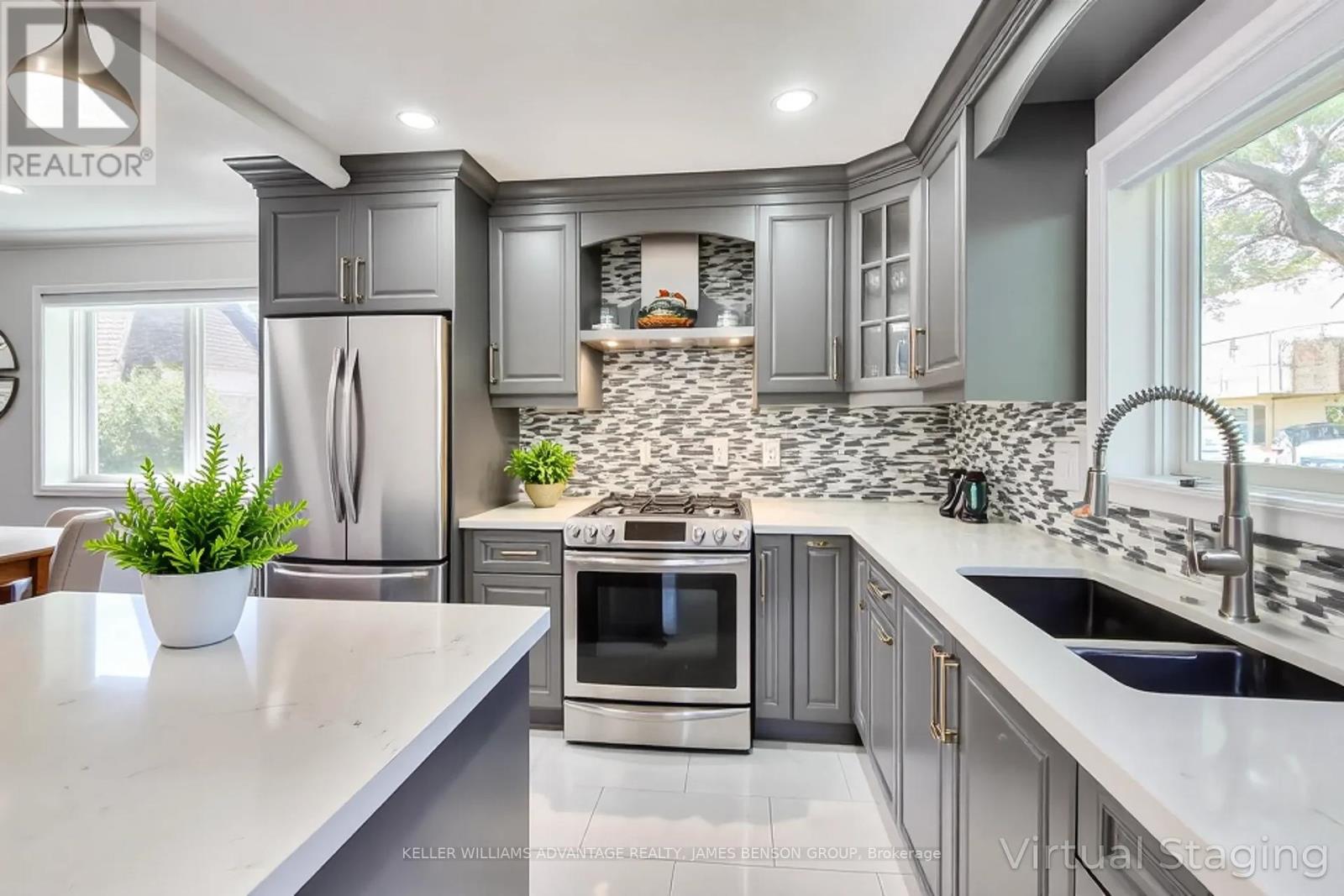 418 Victor Court, Pickering, Ontario  L1W 3J8 - Photo 4 - E12465191