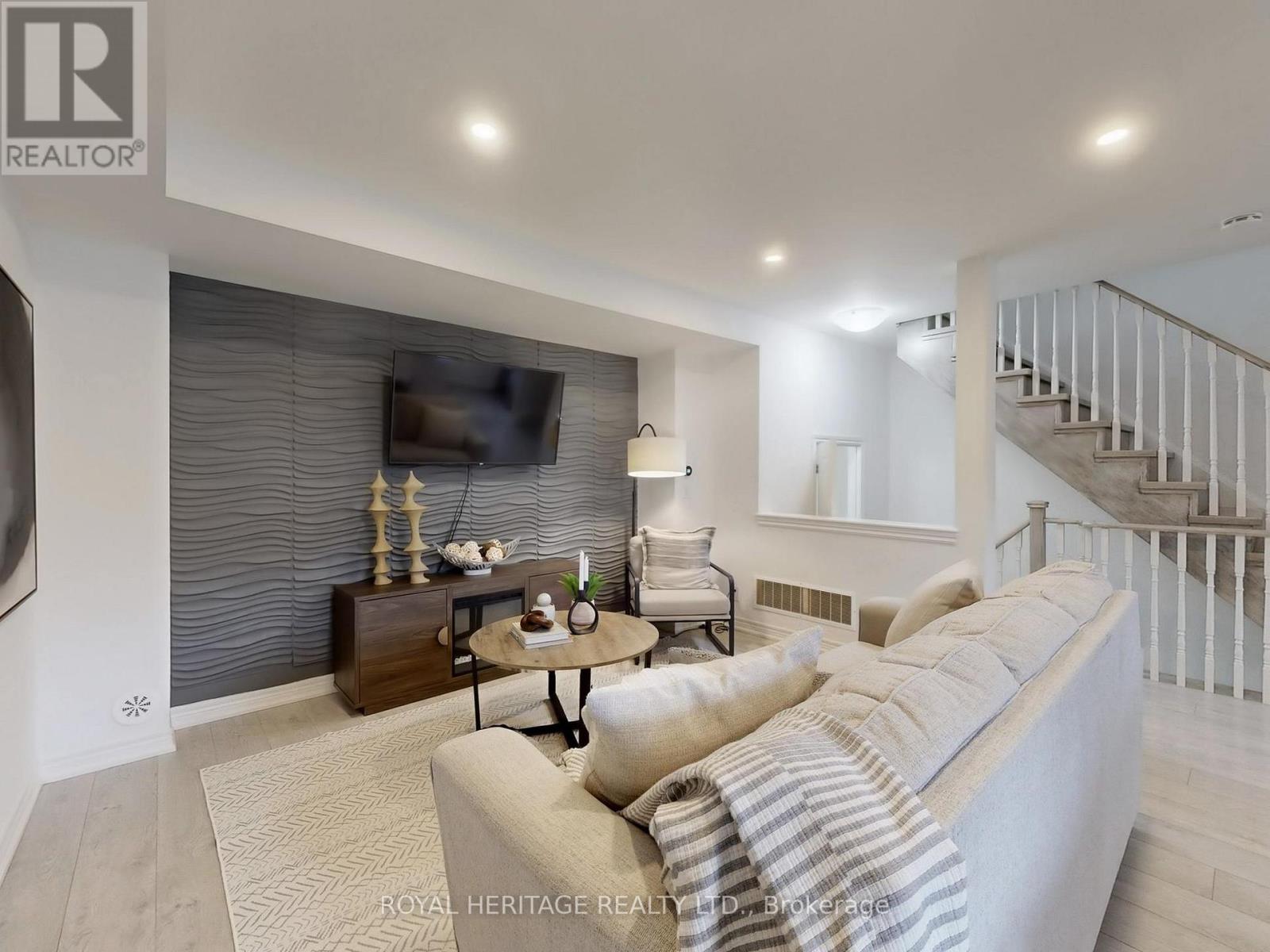91 Tabaret Crescent, Oshawa, Ontario  L1L 0G5 - Photo 5 - E12465207