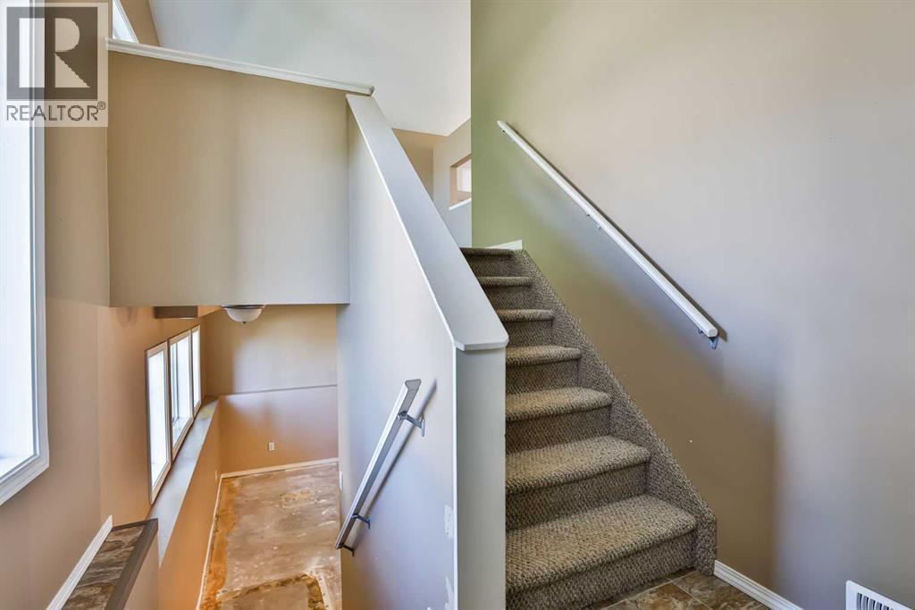 267 Heritage Court W, Lethbridge, Alberta  T1K 7W2 - Photo 2 - A2248827