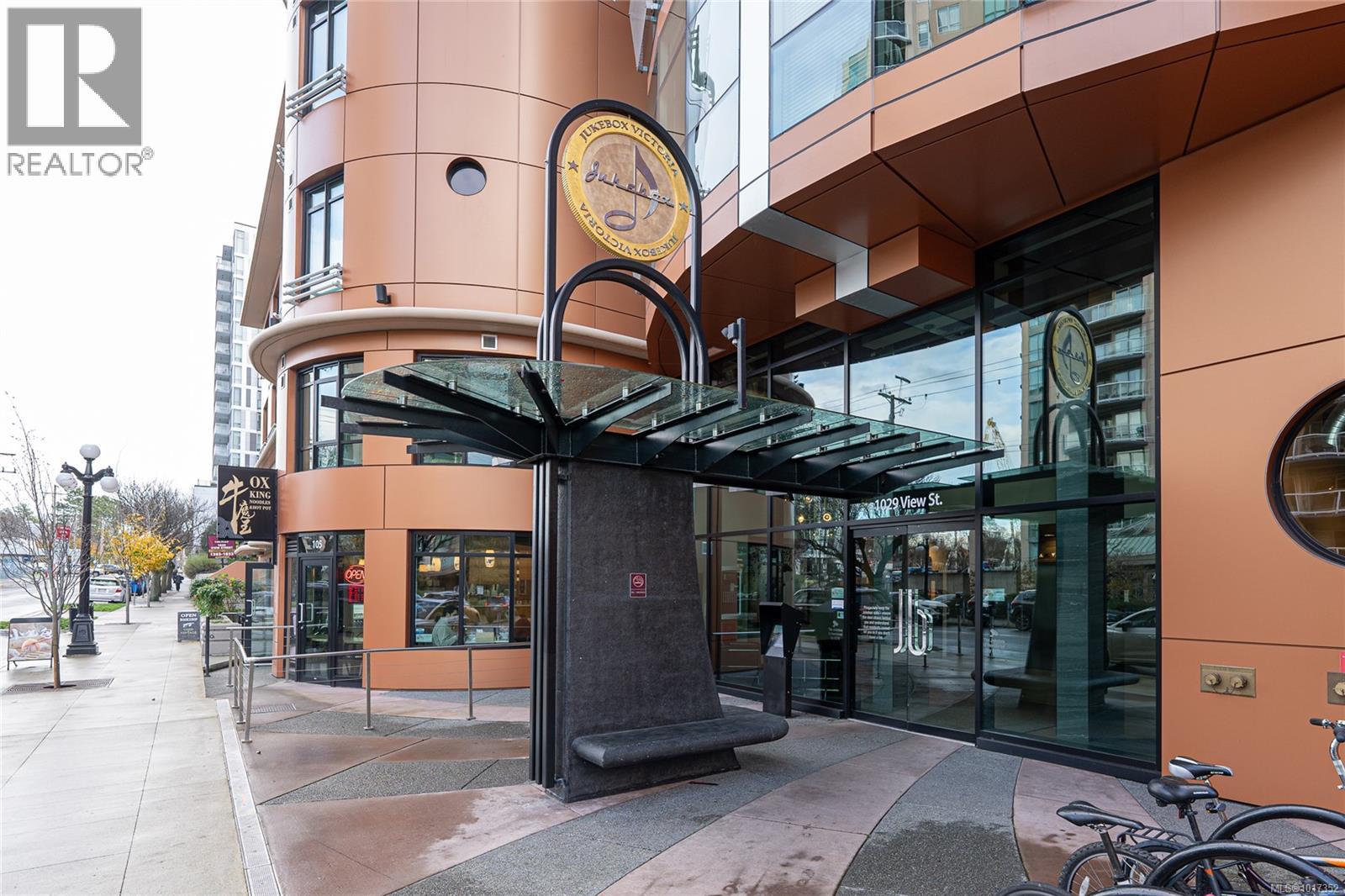 822 1029 View St, Victoria, British Columbia V8V 0C9 - Photo 2 - 1017352