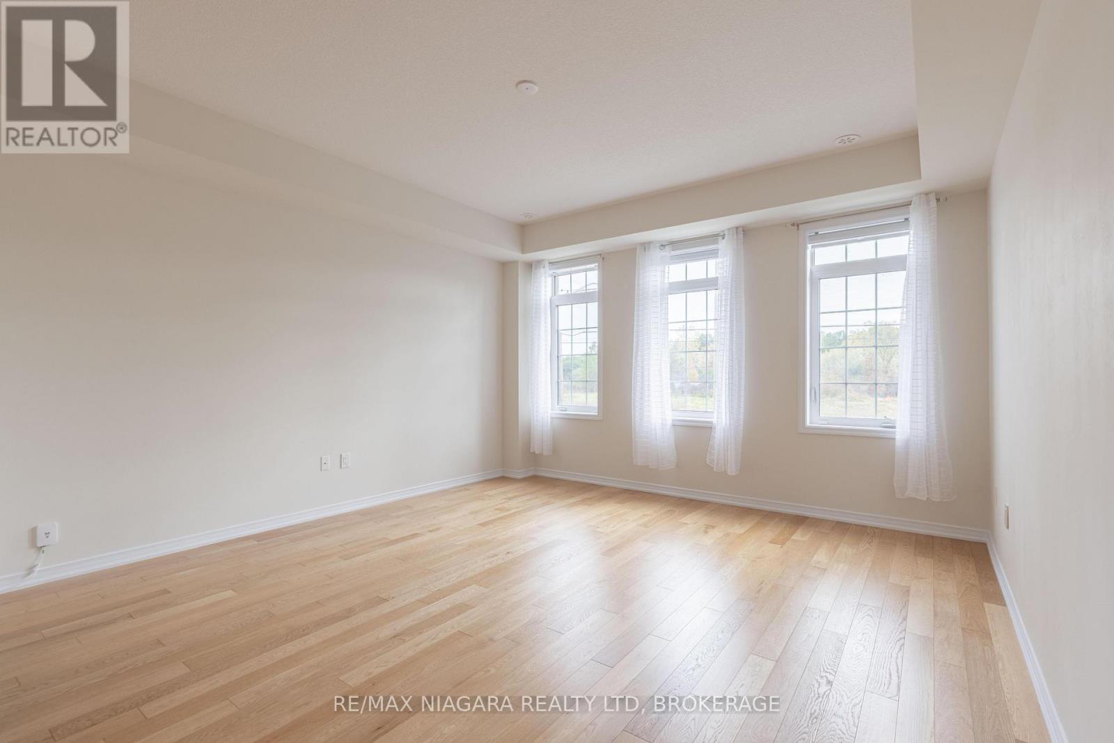 35 - 8317 Mulberry Drive, Niagara Falls, Ontario  L2H 3S9 - Photo 11 - X12465320