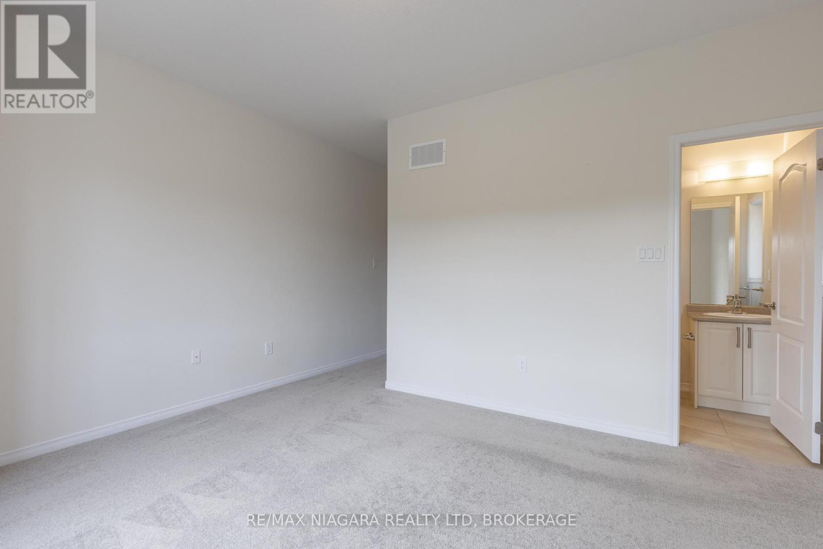 35 - 8317 Mulberry Drive, Niagara Falls, Ontario  L2H 3S9 - Photo 22 - X12465320