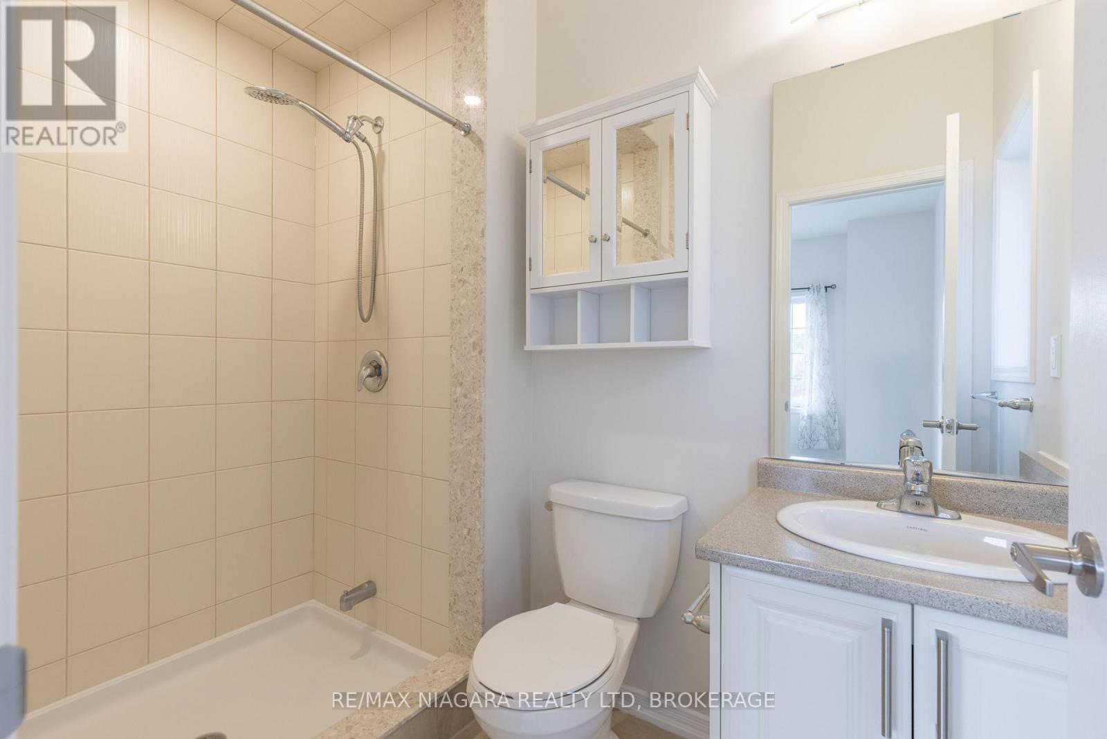 35 - 8317 Mulberry Drive, Niagara Falls, Ontario  L2H 3S9 - Photo 23 - X12465320