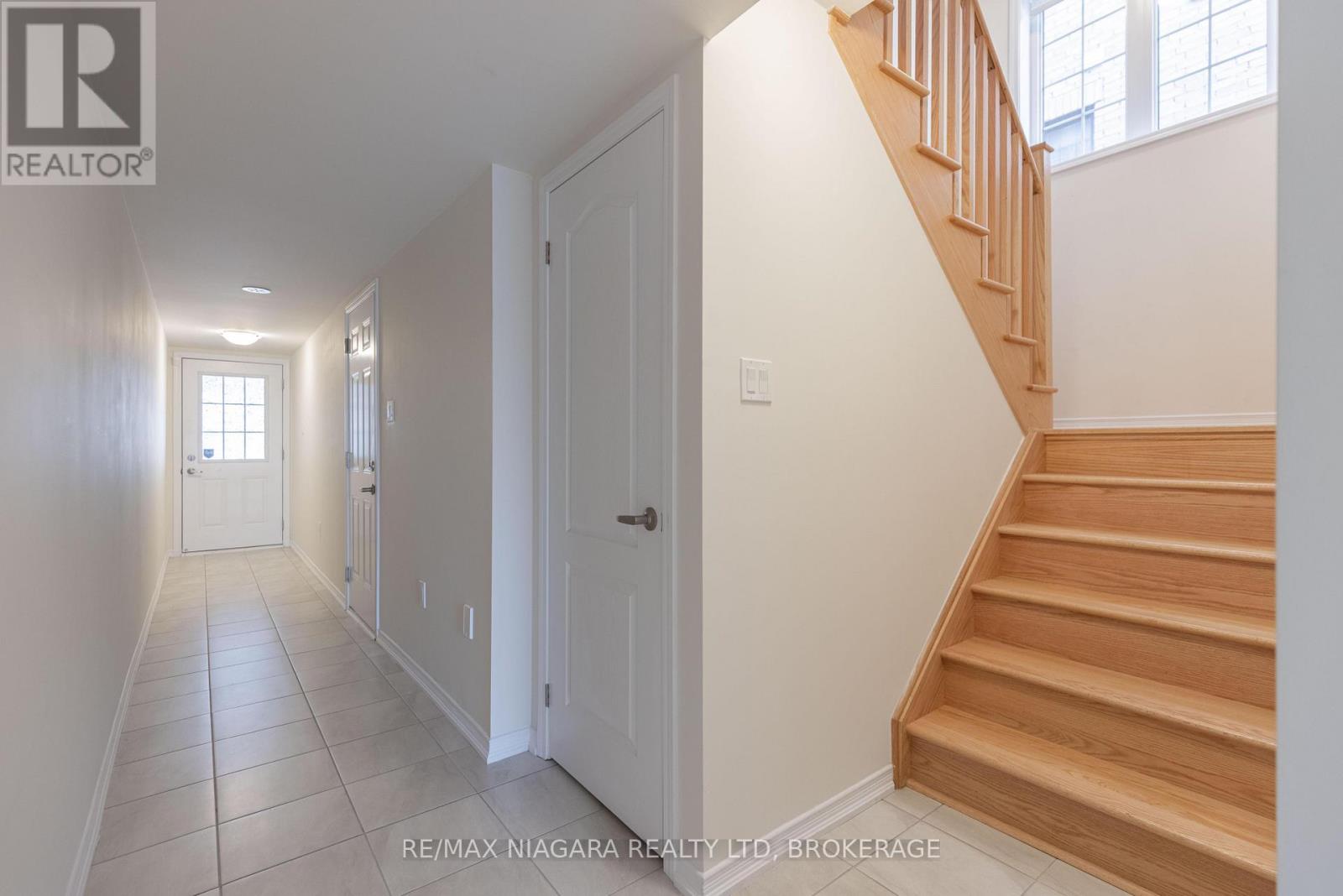 35 - 8317 Mulberry Drive, Niagara Falls, Ontario  L2H 3S9 - Photo 5 - X12465320