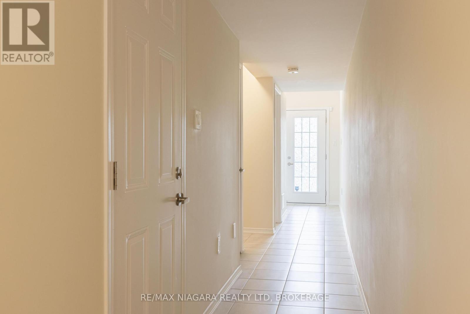 35 - 8317 Mulberry Drive, Niagara Falls, Ontario  L2H 3S9 - Photo 8 - X12465320