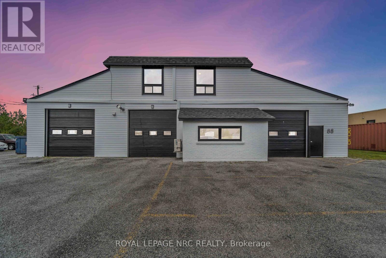 88 Wintemute Street, Fort Erie, Ontario  L2A 2P1 - Photo 2 - X12465474