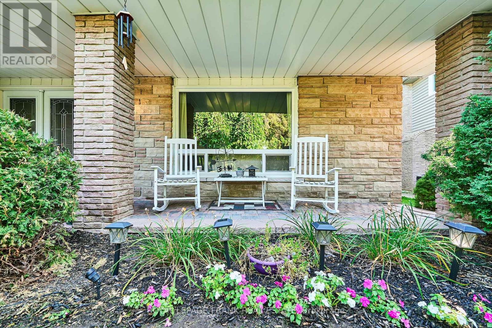 7 Judy Court, Markham (Markham Village), Ontario  L3P 3R8 - Photo 3 - N12465294