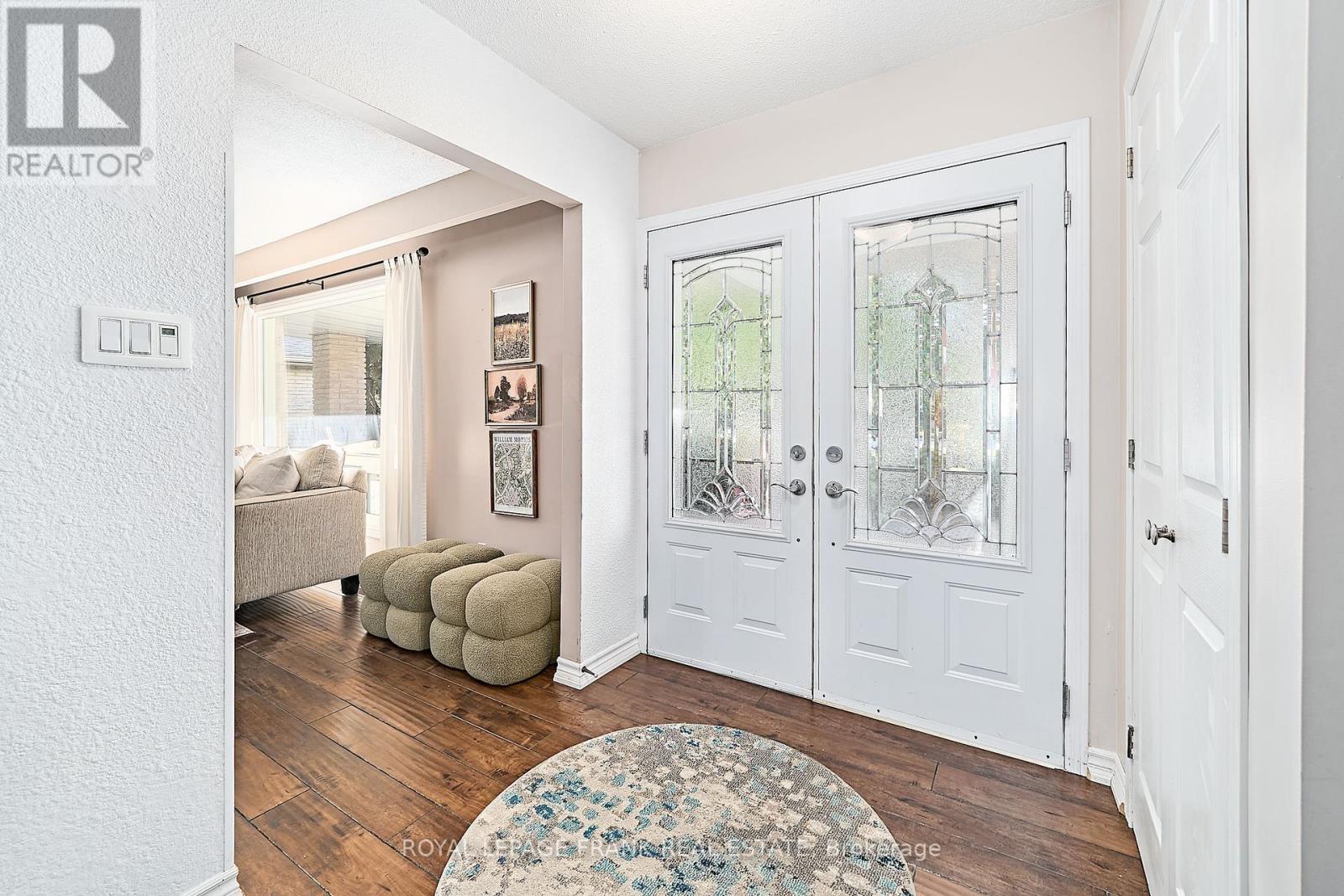 7 Judy Court, Markham (Markham Village), Ontario  L3P 3R8 - Photo 6 - N12465294