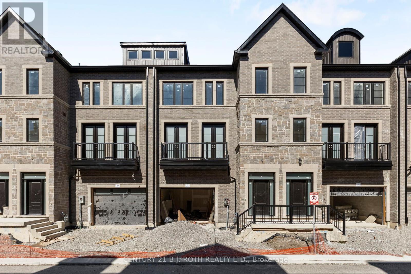 11 - 260 EAGLE STREET, Newmarket, Ontario