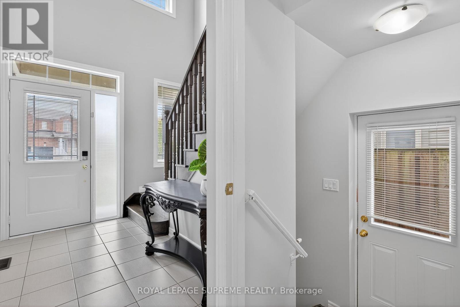 28 Mandley Street, Essa, Ontario  L3W 0B6 - Photo 8 - N12465175