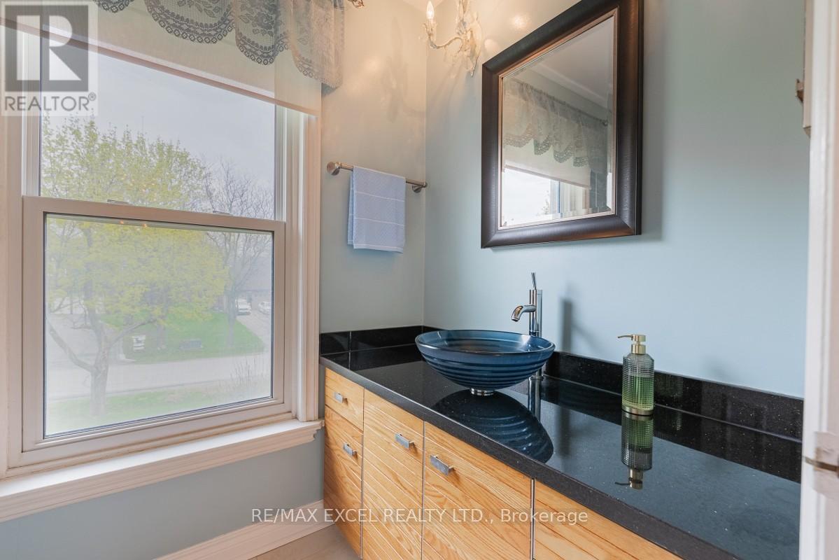 8 Boyd Court, Markham, Ontario  L6C 1A6 - Photo 21 - N12465179