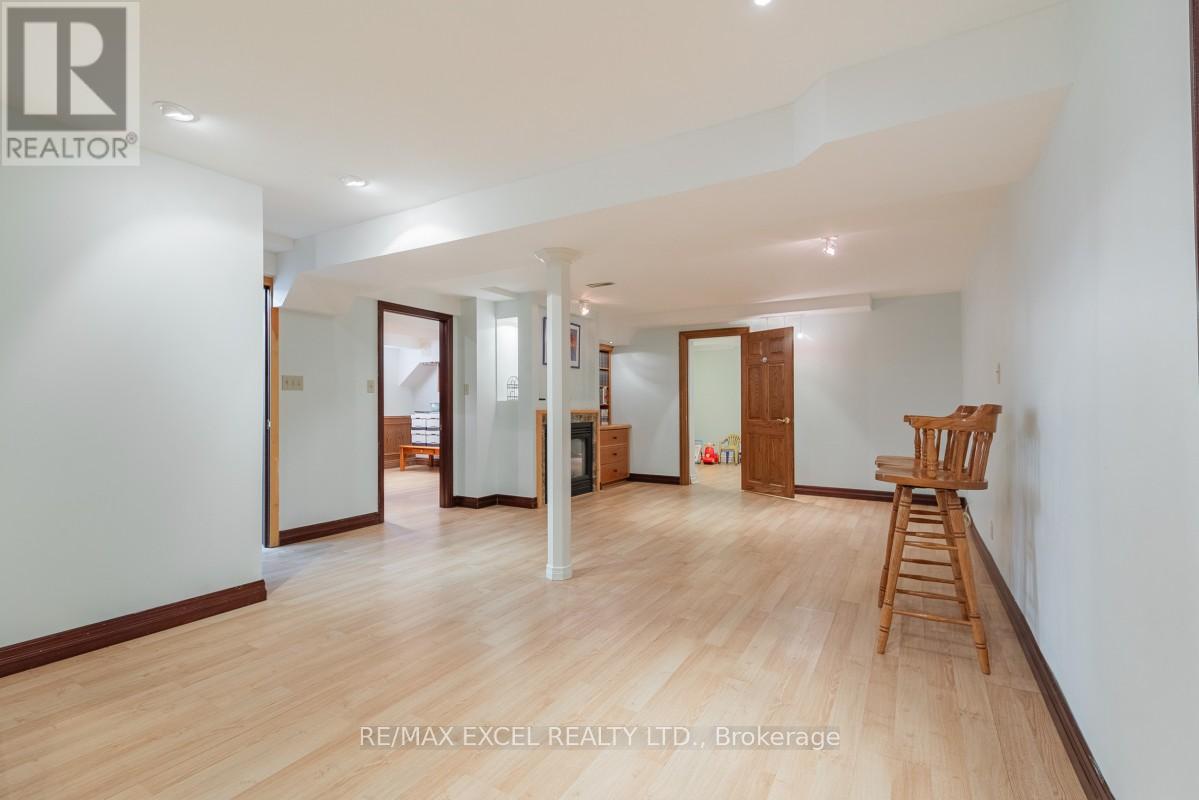 8 Boyd Court, Markham, Ontario  L6C 1A6 - Photo 22 - N12465179