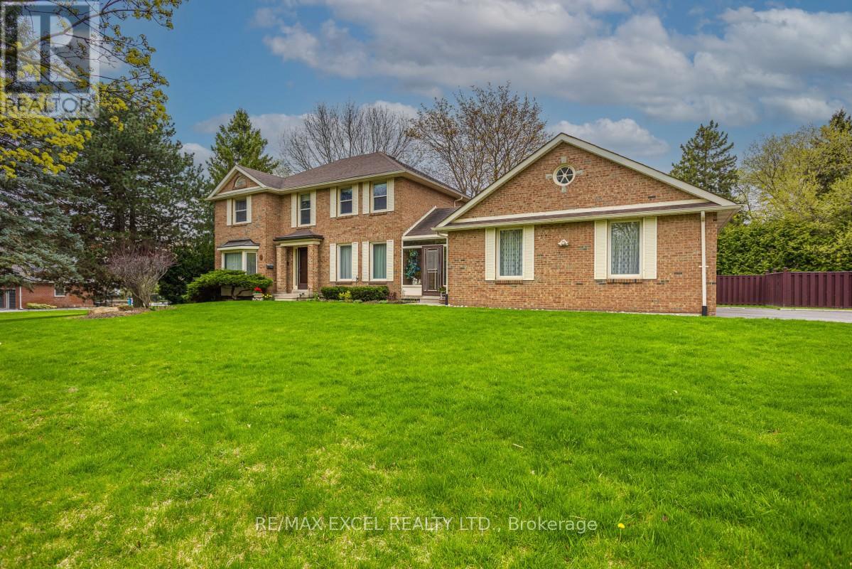 8 Boyd Court, Markham, Ontario  L6C 1A6 - Photo 3 - N12465179