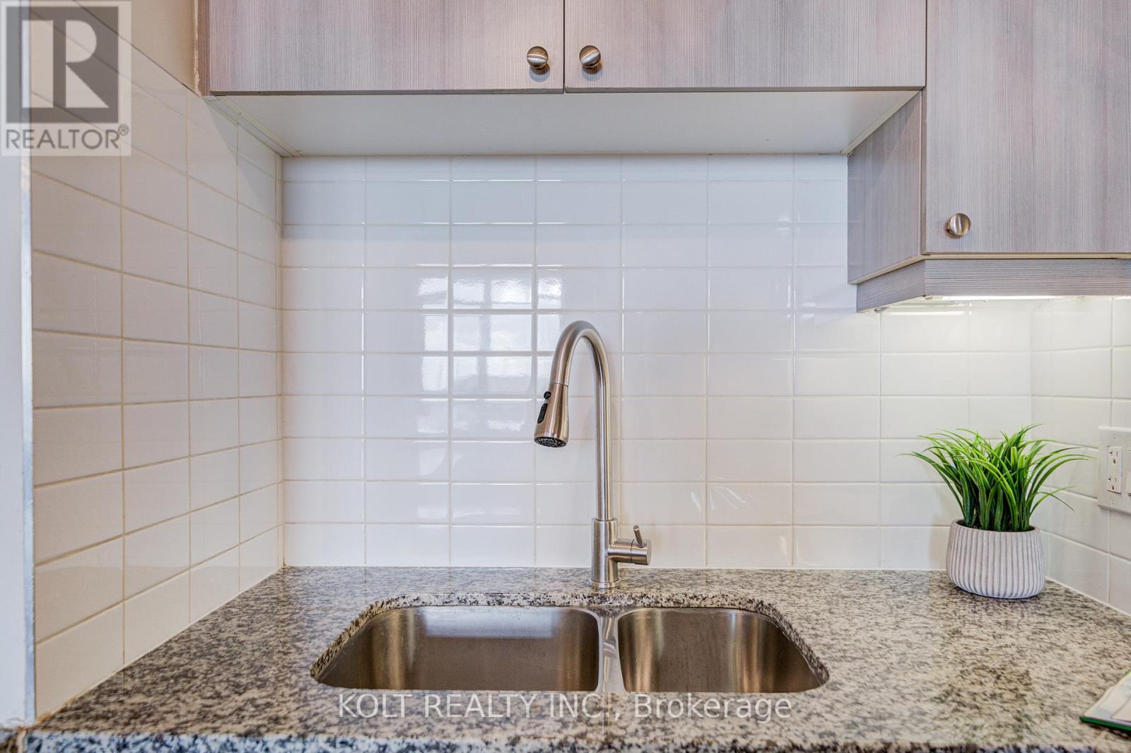 Ph1013 - 24 Woodstream Boulevard, Vaughan, Ontario  L4L 8C4 - Photo 15 - N12465217