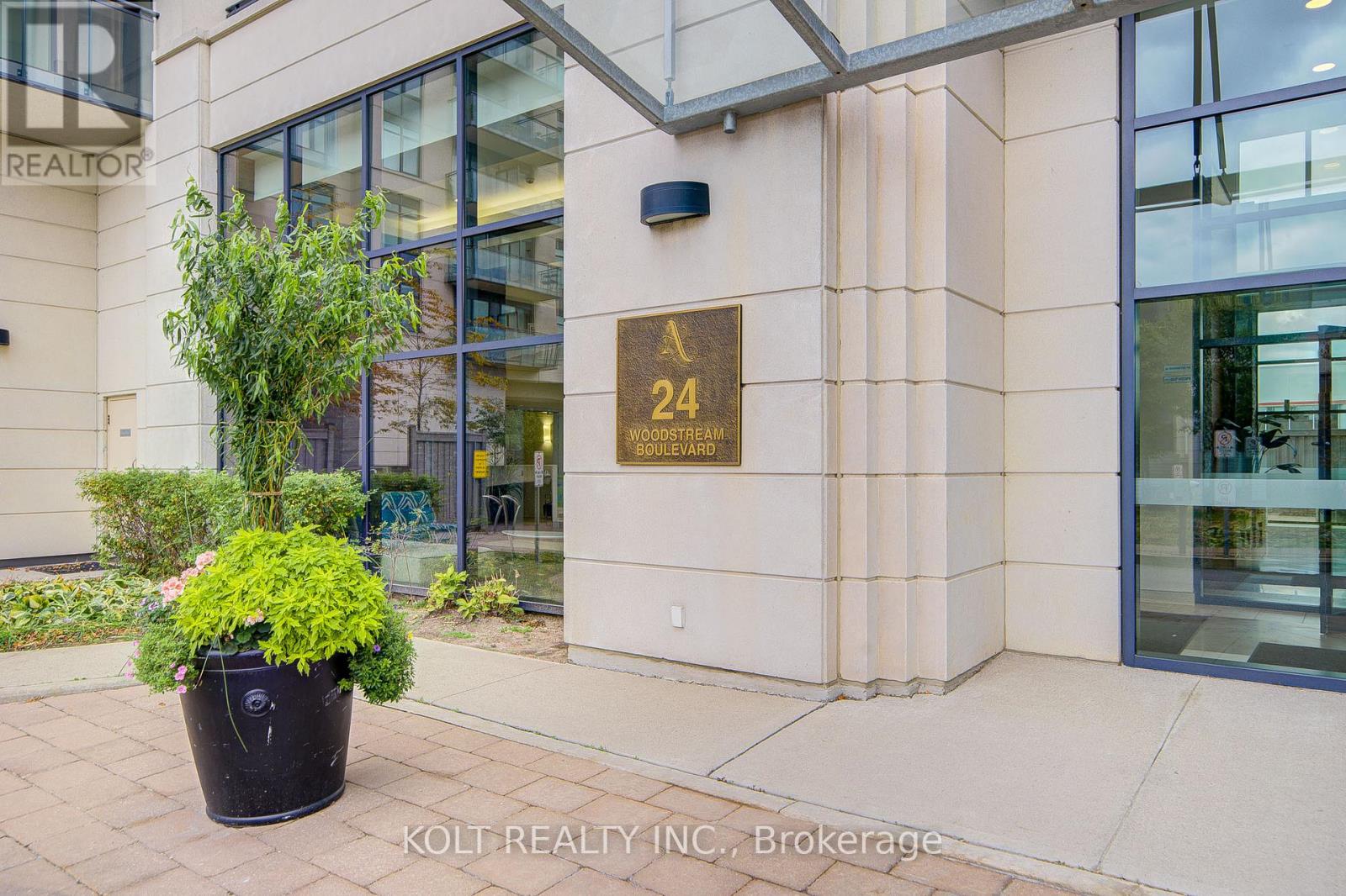 Ph1013 - 24 Woodstream Boulevard, Vaughan, Ontario  L4L 8C4 - Photo 2 - N12465217