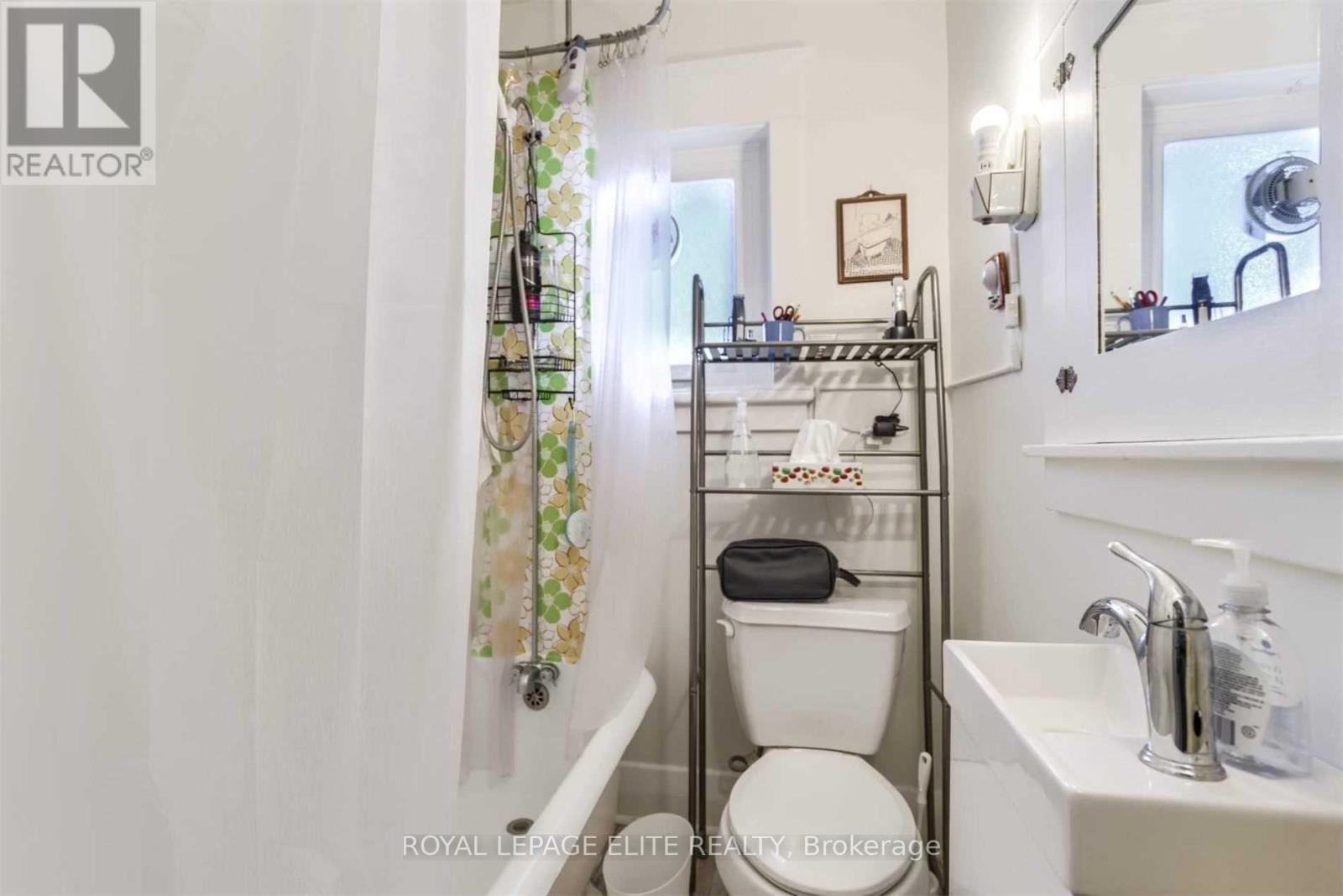 18-20 Reuben Street, Aurora, Ontario  L4G 2M2 - Photo 12 - N12465218