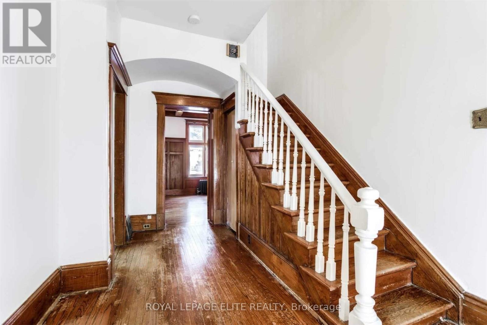 18-20 Reuben Street, Aurora, Ontario  L4G 2M2 - Photo 2 - N12465218