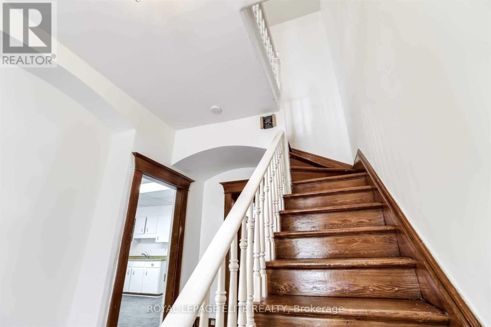 18-20 Reuben Street, Aurora, Ontario  L4G 2M2 - Photo 3 - N12465218